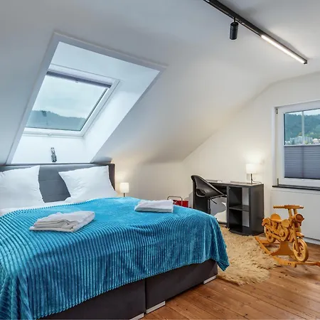 Prázdninový dům Waldklang Panorama - Eingezaeunt - Aussen-sauna - T-fussball - Billard - Hunde Willkommen Alpirsbach